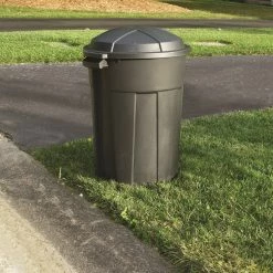 Creative Plastic Concepts Trash Cans Blue Hawk 32-Gallon Black Plastic Trash Can with Lid -Swiffer Online Trade 05236781