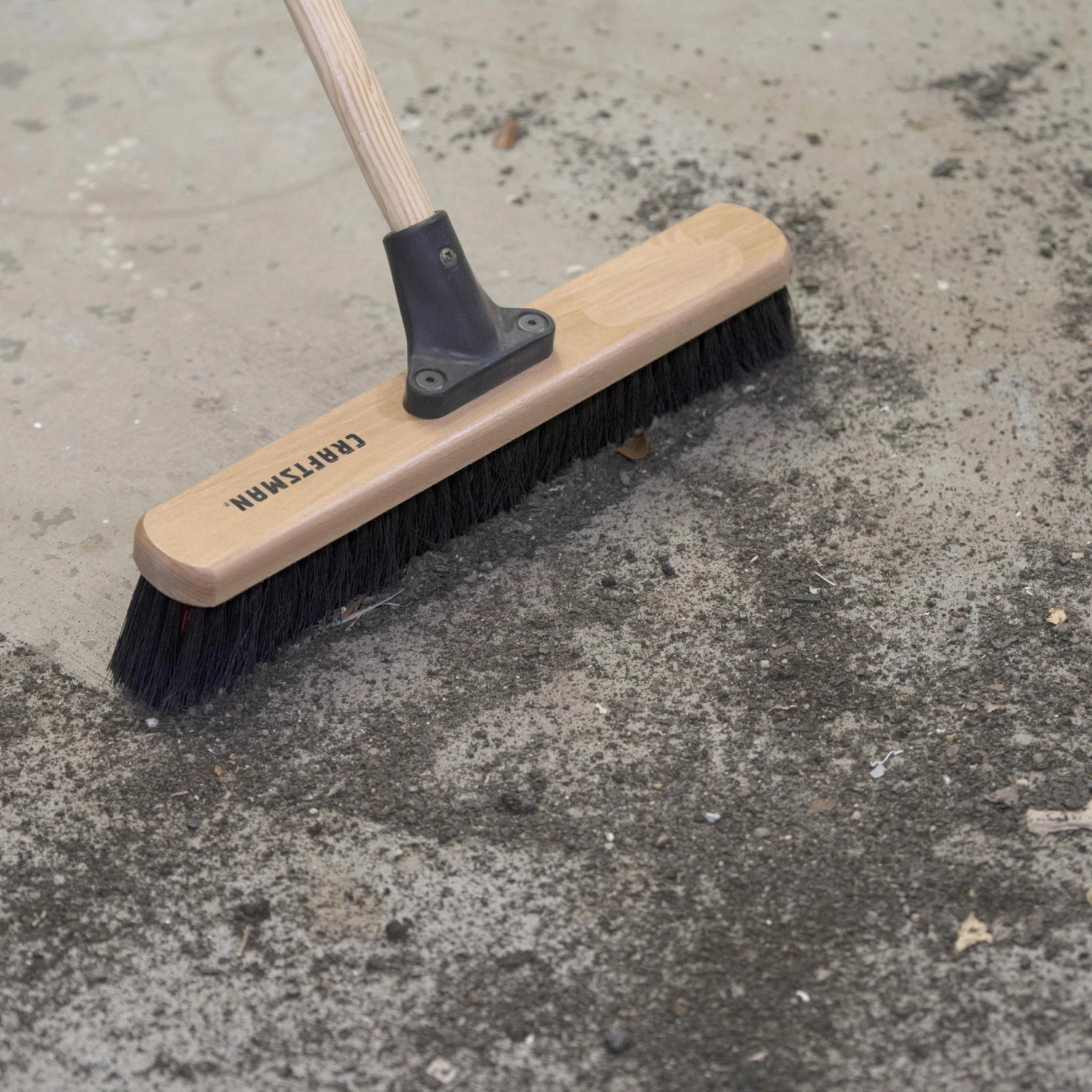 CRAFTSMAN Brooms 18-in Poly Fiber All-Purpose Push Broom 6 CRAFTSMAN Brooms 18-in Poly Fiber All-Purpose Push Broom - Image 4