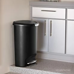 simplehuman Trash Cans 50-Liter Black Plastic Trash Can with Lid -Swiffer Online Trade 09891045 scaled