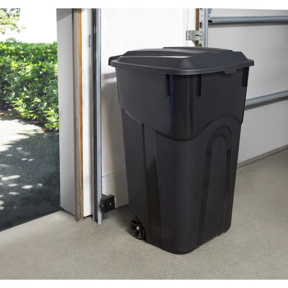 Blue Hawk Trash Cans 32-Gallon Black Plastic Wheeled Trash Can with Lid 10 Blue Hawk Trash Cans 32-Gallon Black Plastic Wheeled Trash Can with Lid - Image 8