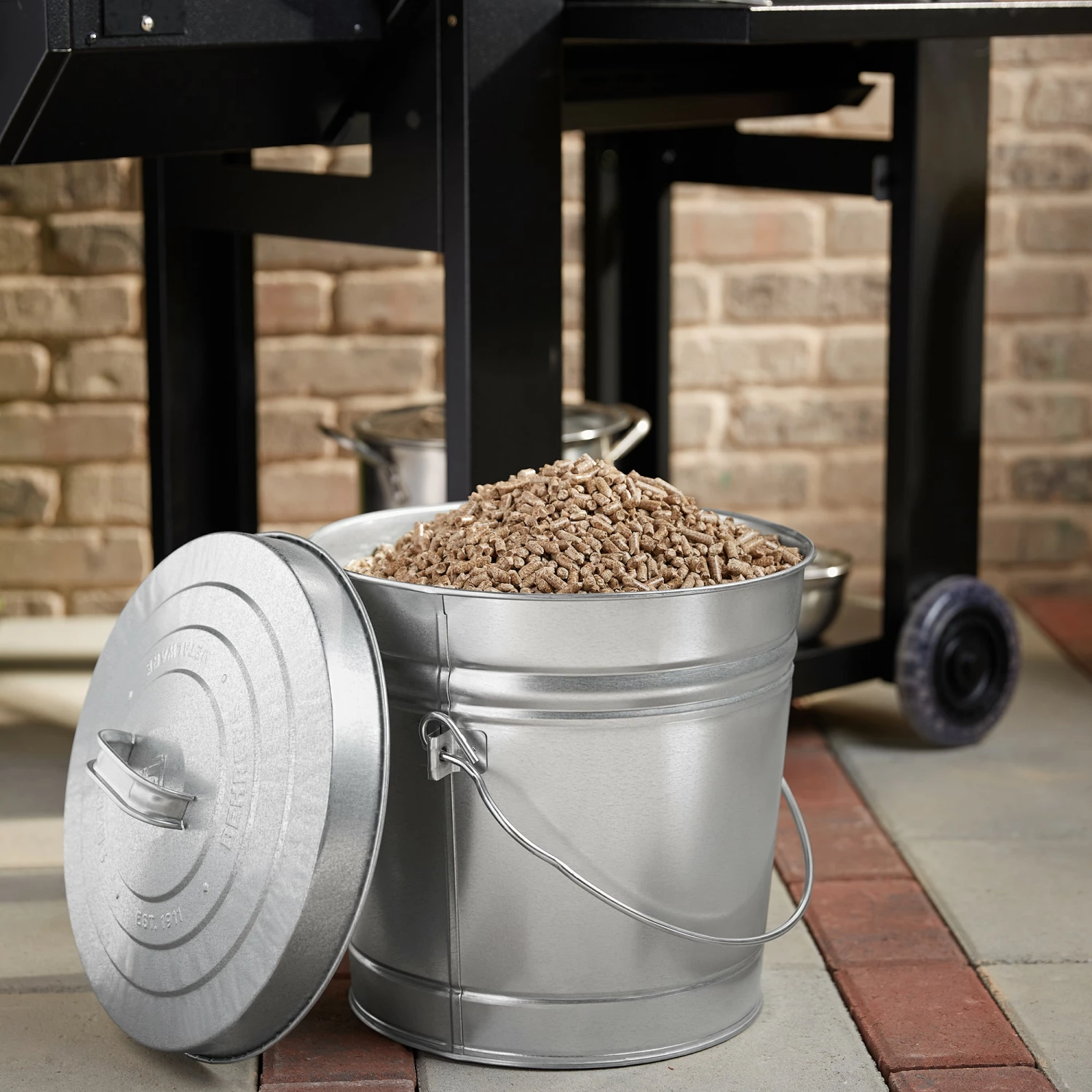 Behrens Trash Cans 6-Gallon Galvanized Steel Trash Can with Lid 4 Behrens Trash Cans 6-Gallon Galvanized Steel Trash Can with Lid - Image 2