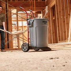 Rubbermaid Commercial Products Trash Cans Brute 44-Gallon Gray Plastic Trash Can with Lid -Swiffer Online Trade 16661928